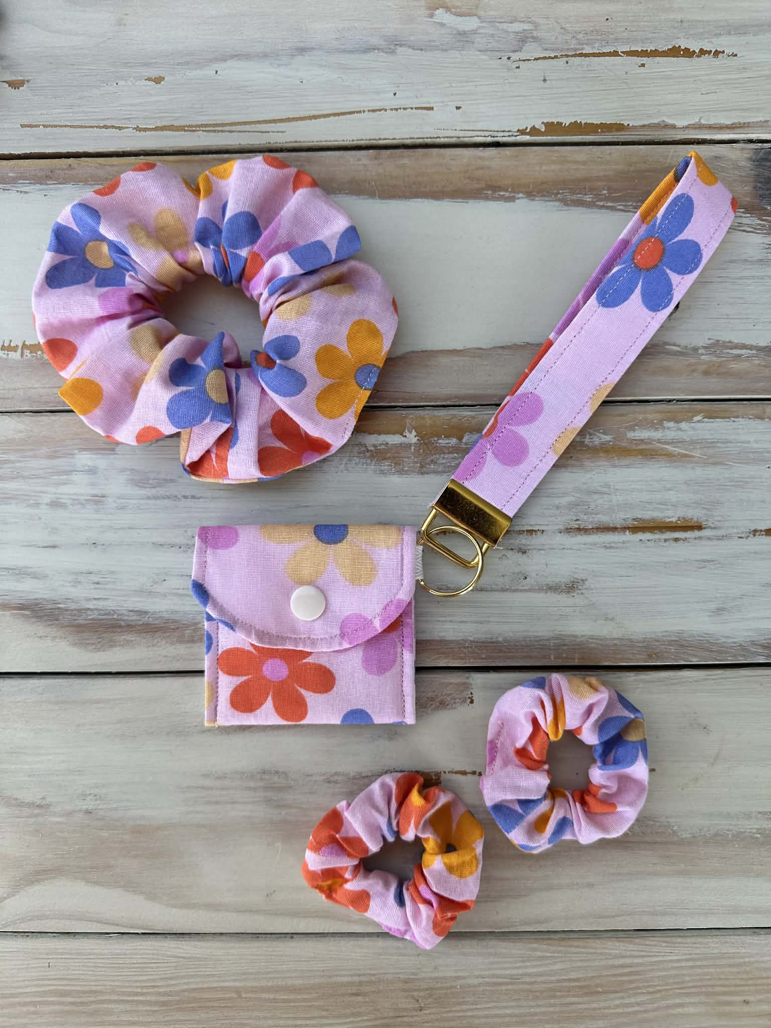 Petal Pop Floral Earbud Pouch