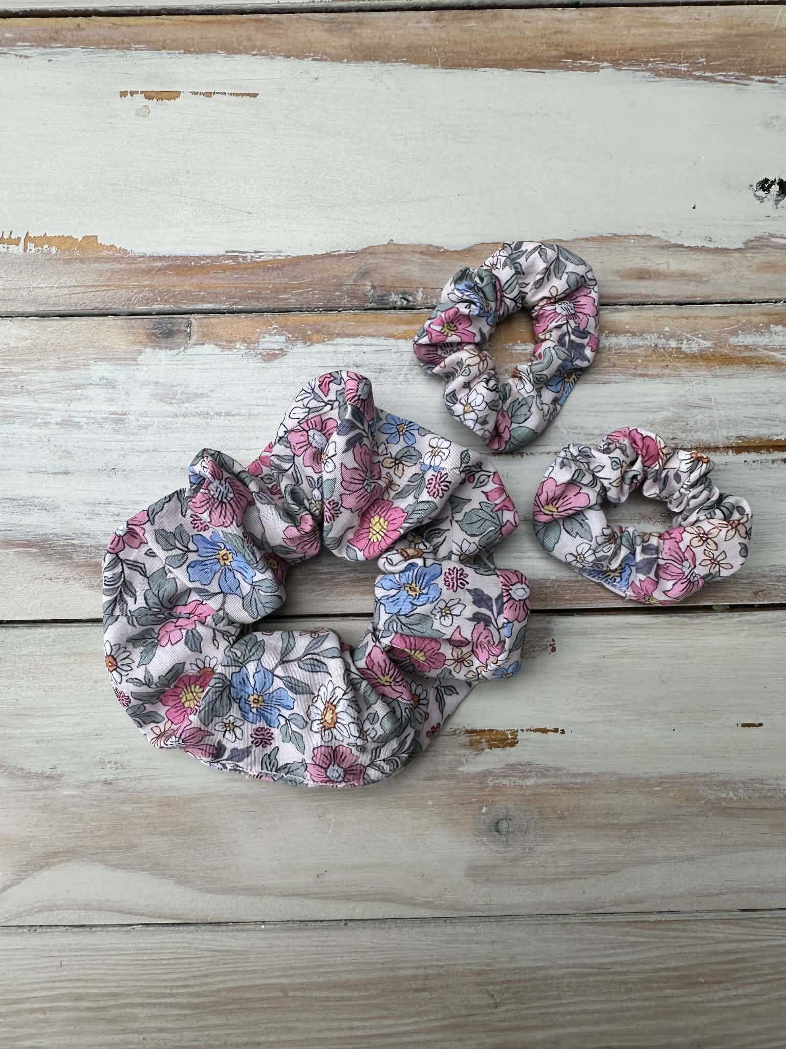Love Yourself Floral Mini Scrunchies