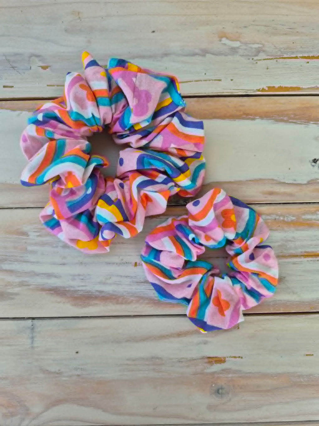 Dopamine Daisy Jumbo Scrunchie