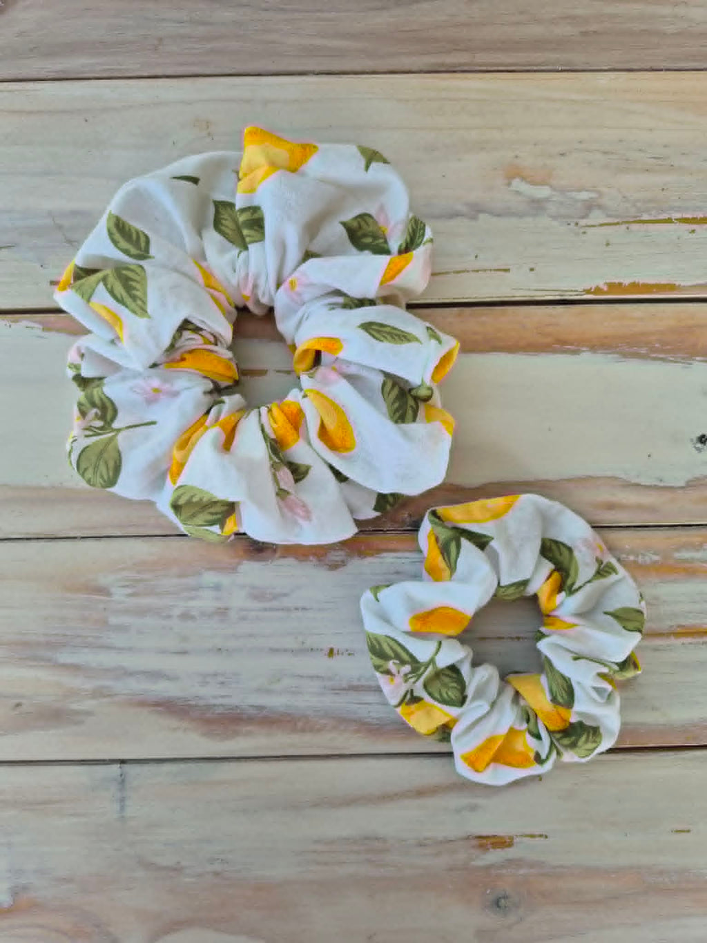 Slice of lemon Jumbo Scrunchie