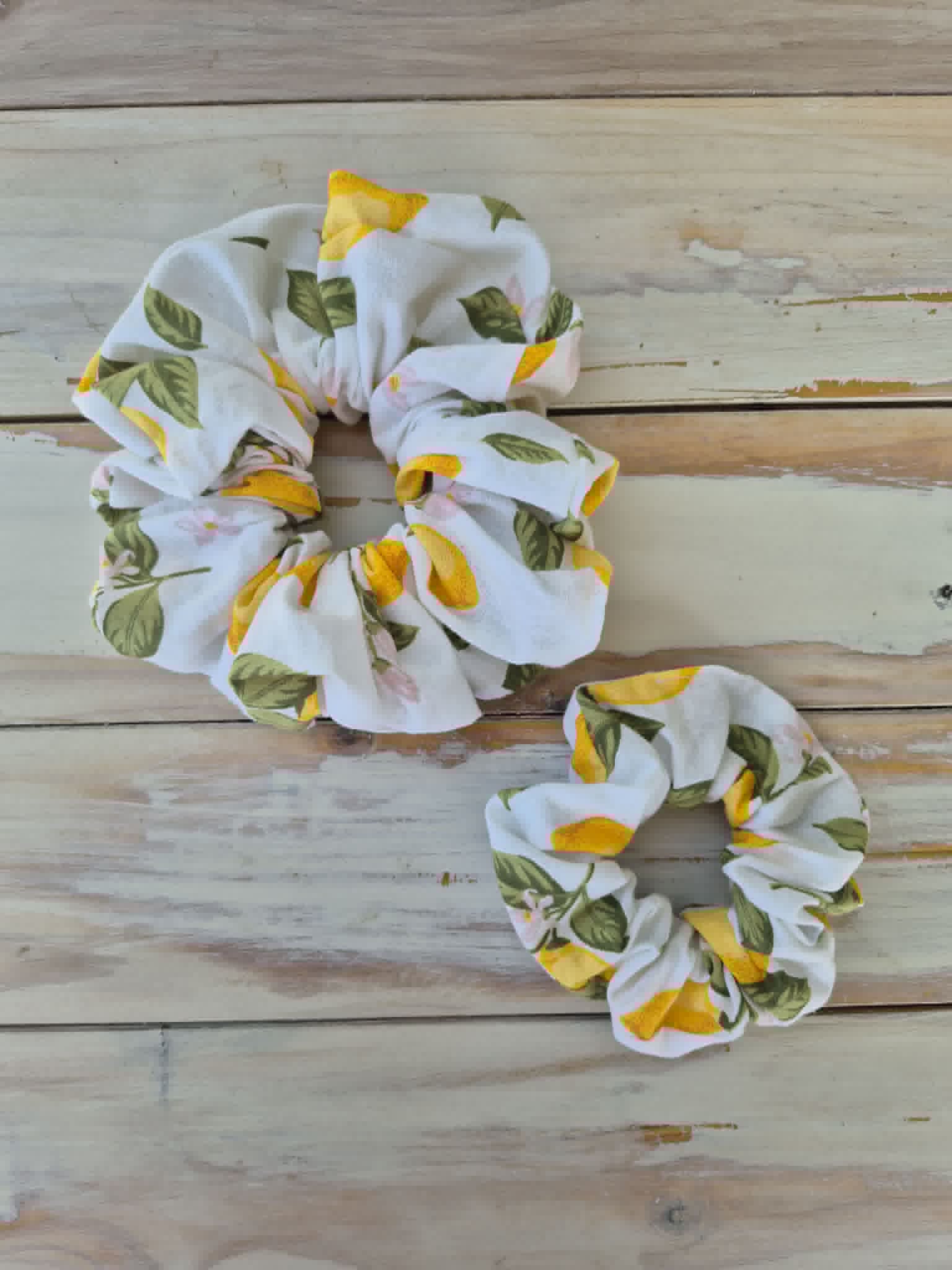 Slice of lemon Jumbo Scrunchie